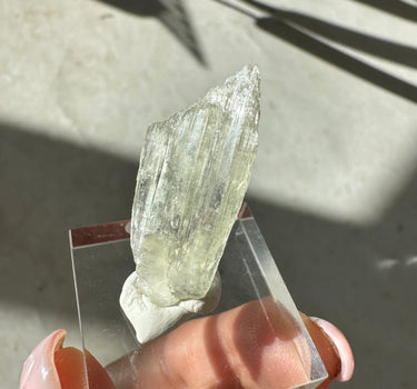 RARE COLOUR  GREEN- YELLOW ETCHED GEM KUNZITE