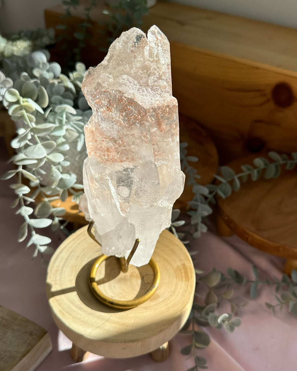 PINK & WHITE GARDEN ETCHED LEMURIAN ON STAND